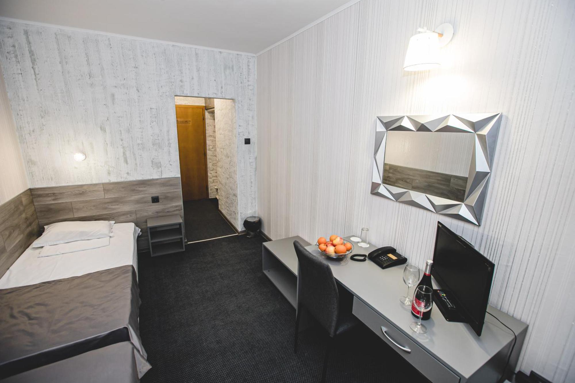 Rodopi Hotel Haskovo Exterior photo