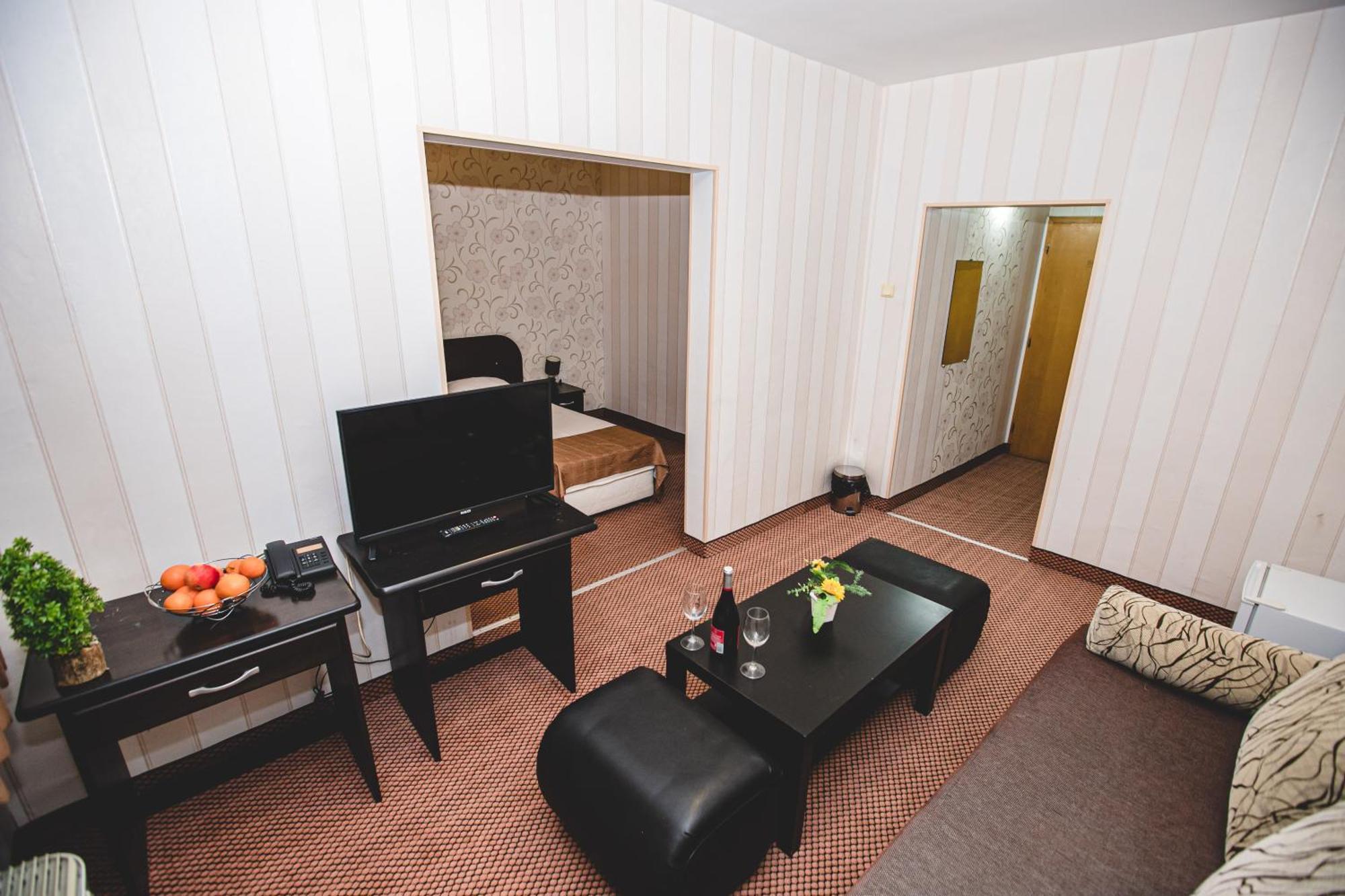 Rodopi Hotel Haskovo Exterior photo
