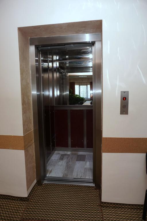 Rodopi Hotel Haskovo Exterior photo