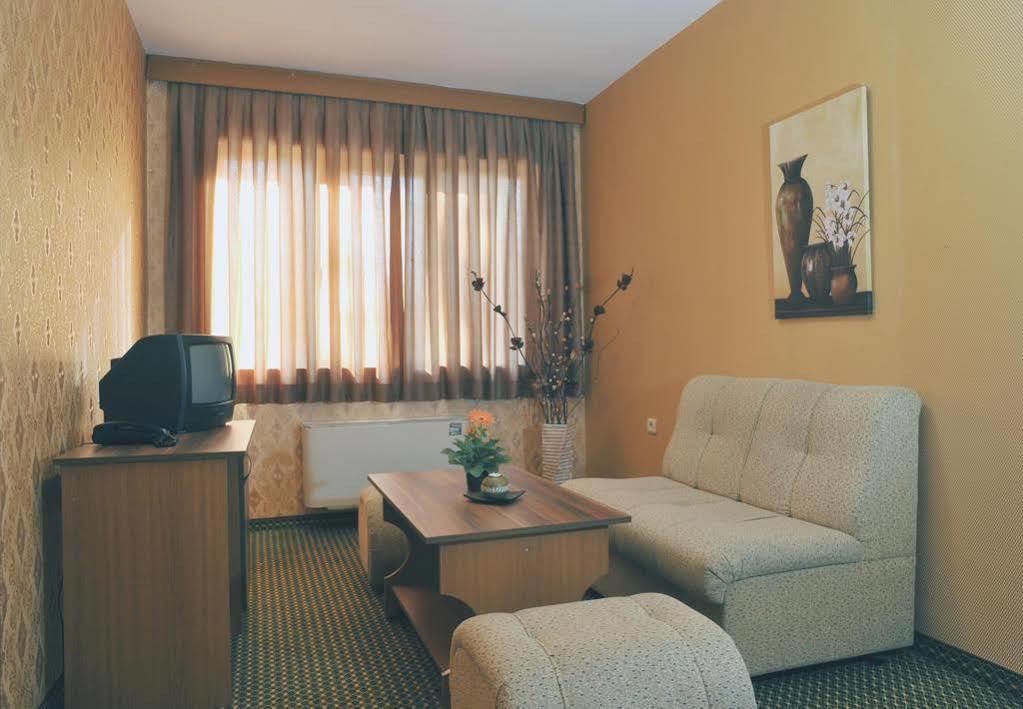 Rodopi Hotel Haskovo Exterior photo
